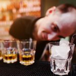 Снятие алкогольной интоксикации: профессиональная помощь при выпивке